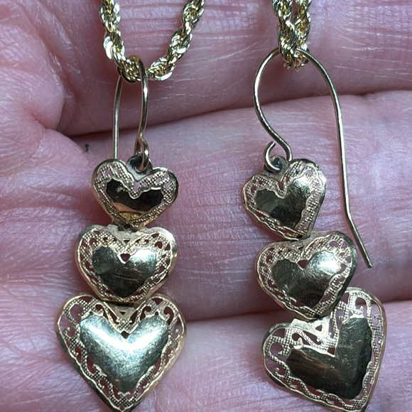 Vintage 14K Italian Gold Filigree Trio Heart Earrings - Picture 7 of 8